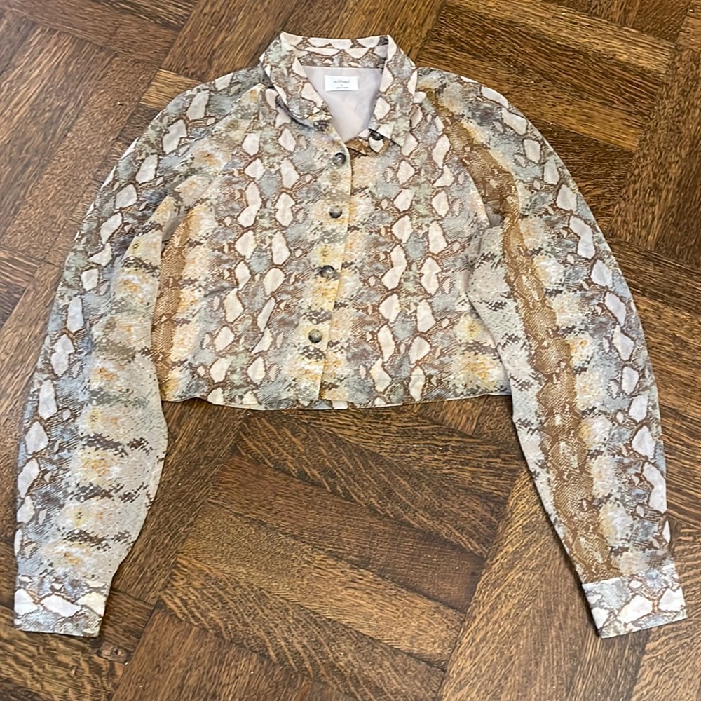 Wilfred Cropped Snake Print Cropped Button Down - image 1